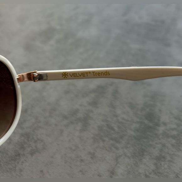 Venus Gloria Sunglasses - Picture 9 of 9